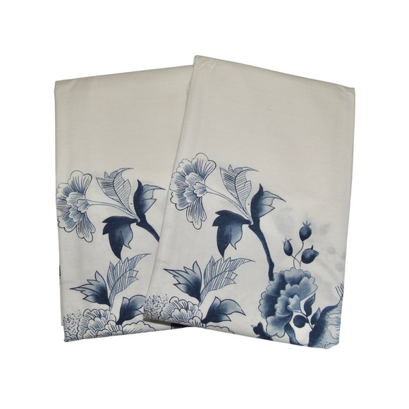 Lauren Ralph Lauren Other - New Ralph Lauren Porcelain Medallion Standard Blue White Pillowcases Set Of 2